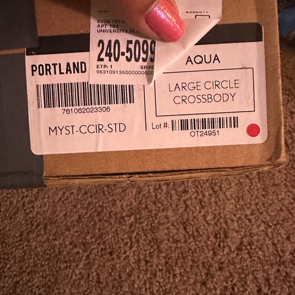 Portland Leather Large Circle Crossbody in Aqua. C-grade bag. - Picture 12 of 12